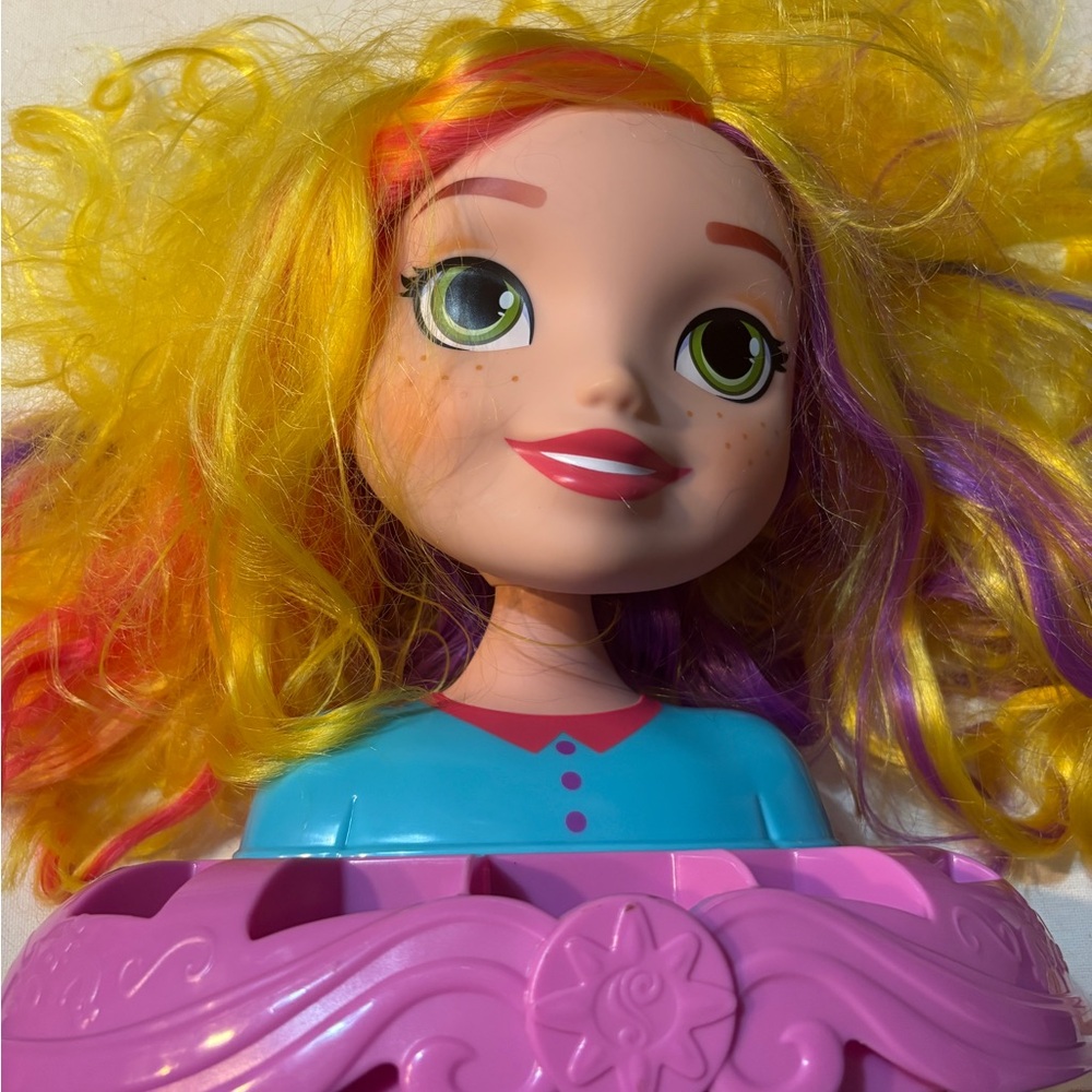 Sunny Day Pop-in -styling head . No Tools included. Mattel 2017